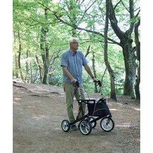 GUIDE: Sådan går du korrekt med din rollator - Seniorpleje