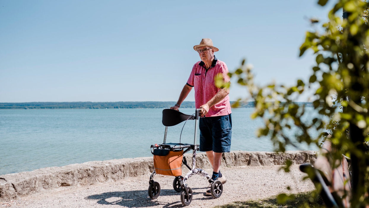 Luksus” kulfiber rollator -unikt tysk design og ultra letvægtsrollator. - Seniorpleje - Udendørs rollatorer - Saljol - SAJ-602024 - Midnats Blå - -